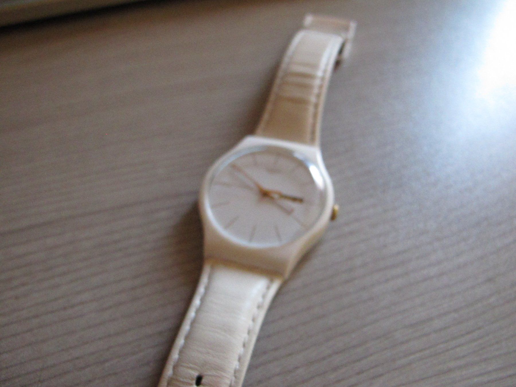 Swatch Uhren: SWATCH GENT WHITE REBEL TAG-DATUM Läuft GENAU – Gebraucht aus Altnau von LinaAuktion