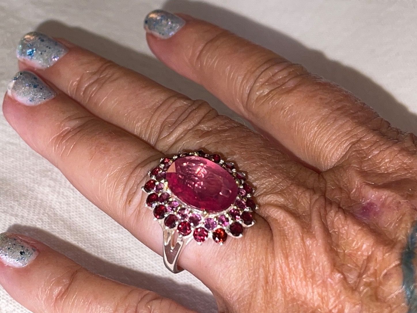 Llan Valls Joies Anelli: Mozambique Natural Heated Ruby Classic Ring SS925 10cts – Nuovo (secondo la descrizione) da Birsfelden venduto da Brut 7