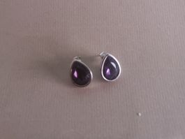 Elegante Ohrstecker mit lila Stein, neuwertig, ab 1.00 Fr.
