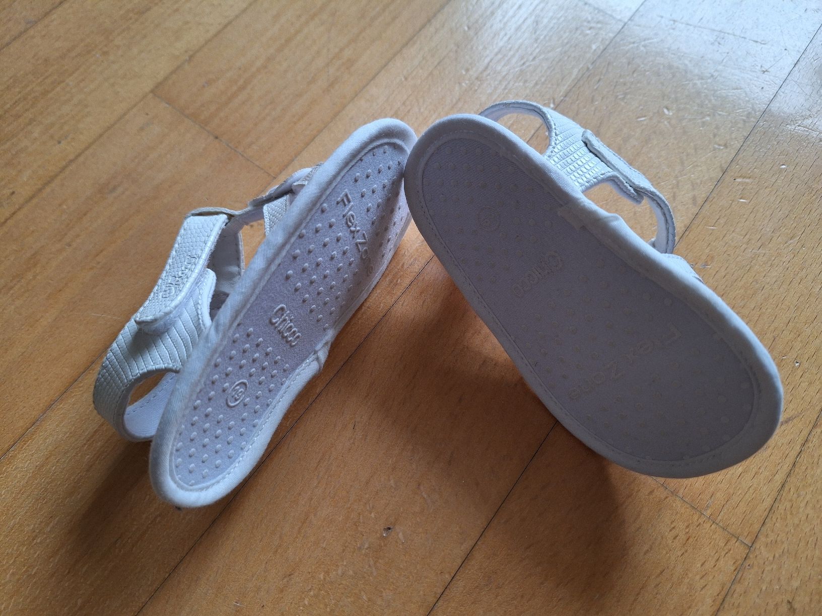 Chicco Scarpe per ragazze: weisse Sandalen von Chicco in Gr. 19 – Nuovo e nell'imballaggio originale da Oberrieden venduto da man_9tm2 2