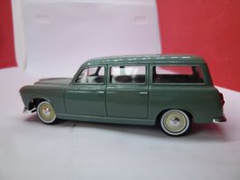 Peugeot 403 Kombi - grün - von SOLIDO