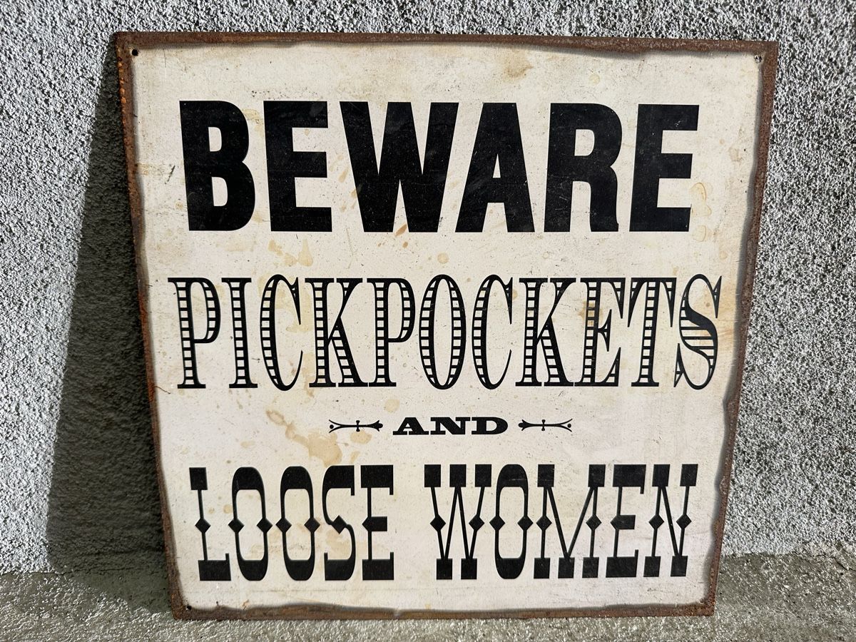 Schilder: Beware woman – Gebraucht aus Reinach AG von rares75