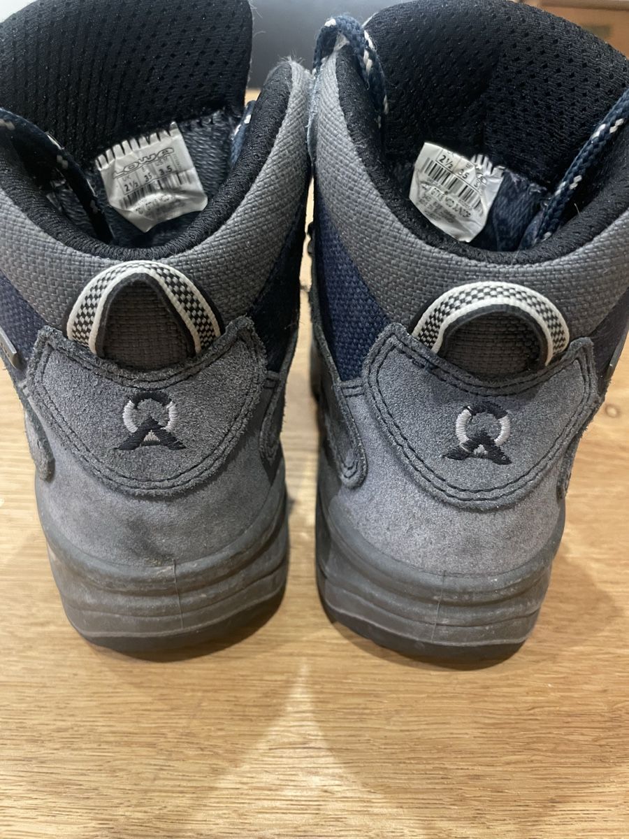 Lowa Schuhe für Jungen: Lowa Wanderschuhe gr.35 – Gebraucht aus Recherswil von grafics 3