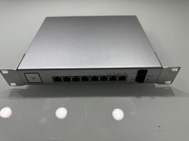 Ubiquiti UniFi Switch 8 150W US-8-150W PoE+ inkl. Rackwinkel