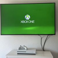 Xbox One S Konsole weiss mit Controller und Kabeln