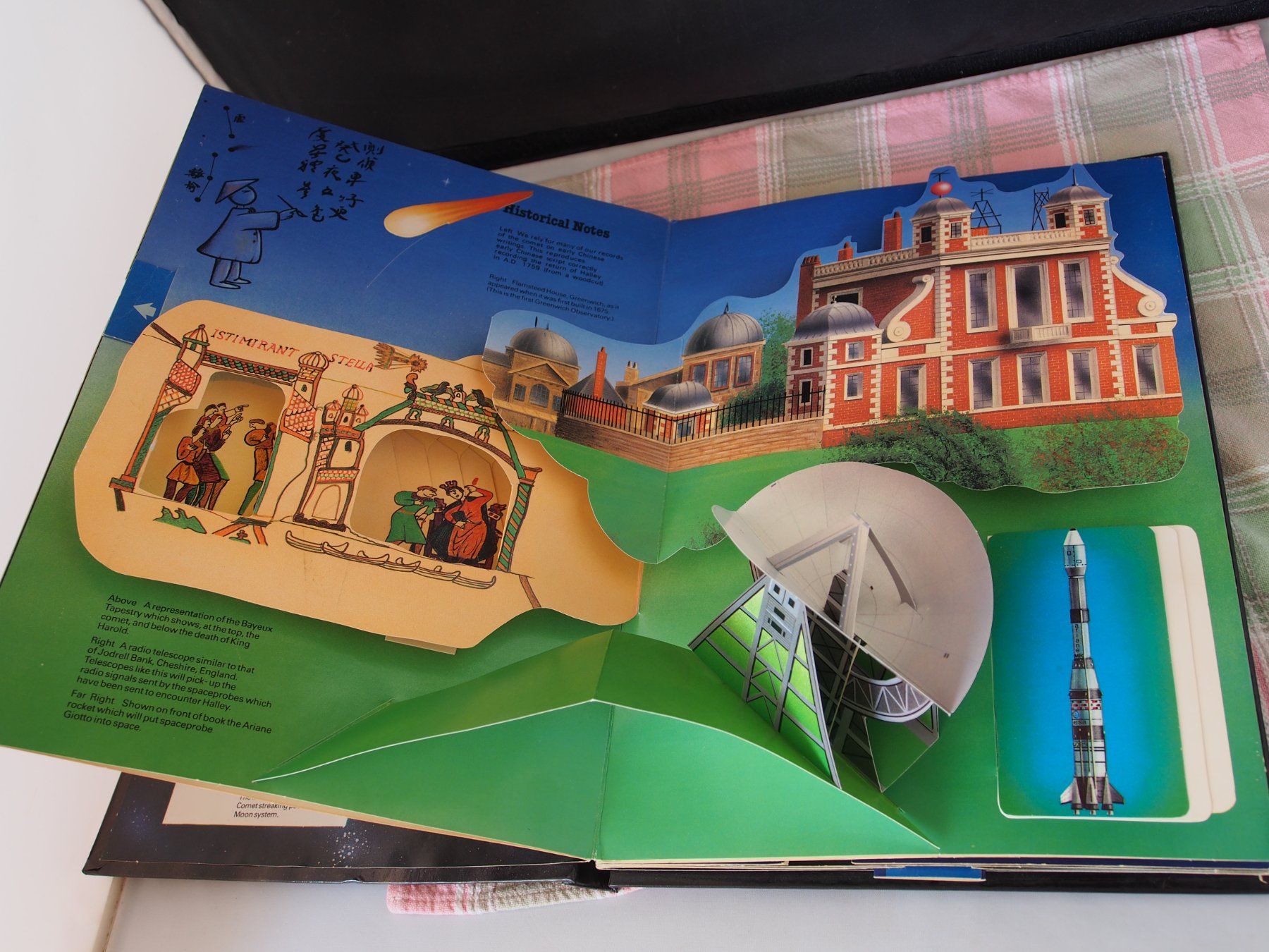 Livres: halley's comet pop-up book patrick moore, heather couper – D'occasion à Ovronnaz par Etagne68 1