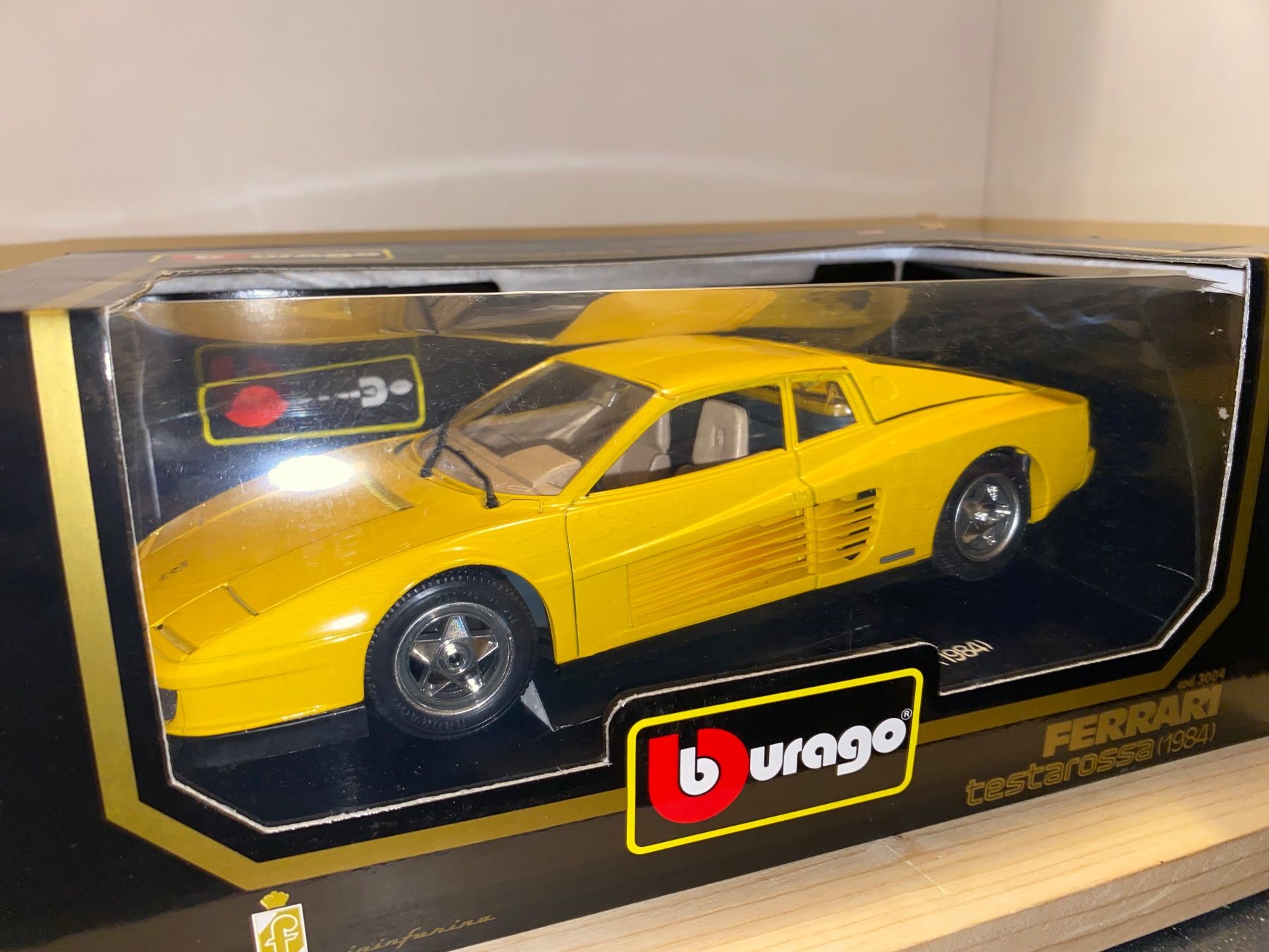 Ferrari Modellini d'auto: Ferrari Testarossa 1/18 – Nuovo (secondo la descrizione) da Wohlen AG venduto da PrivatSammlung