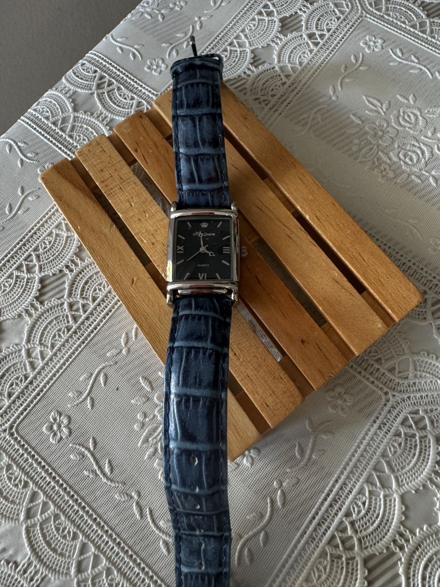 Uhren: Quartz Wristwatch Rectangular Case Black Dial – Gebraucht aus Gerlafingen von naj_vj8s 9