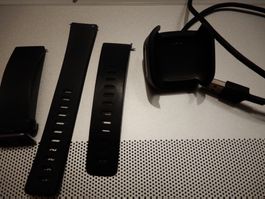 Armbänder mit Ladekabel für Fitbit Versa 2 guter Zustand