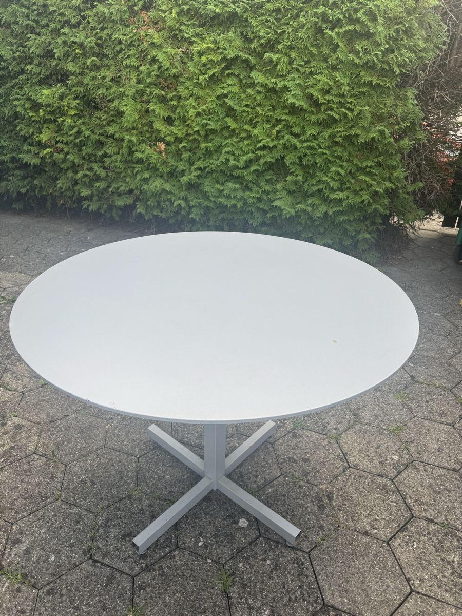 Tische: Schaffner Gartentisch Outdoor – Gebraucht aus Müllheim Dorf von fiofu97