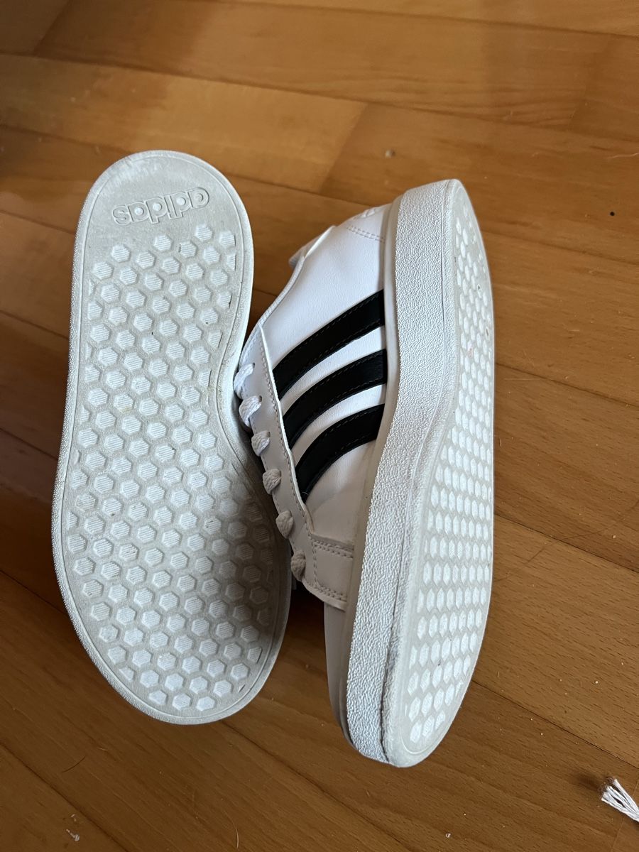Adidas Scarpe da donna: Chaussures de sport – Usato da Posieux venduto da ron_8xfp 2