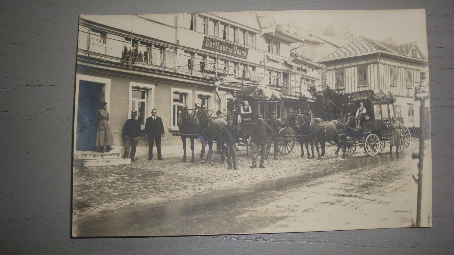 Cartoline postali: AK, vor Rest. Sonne, mit Postkutschen und Personal – Usato da Schönengrund venduto da cola04 2