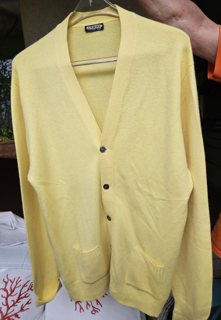 Giacche: Kaschmir Herrenstrickjacke von André Basel Grösse 44 – Usato da Basel venduto da brightliving