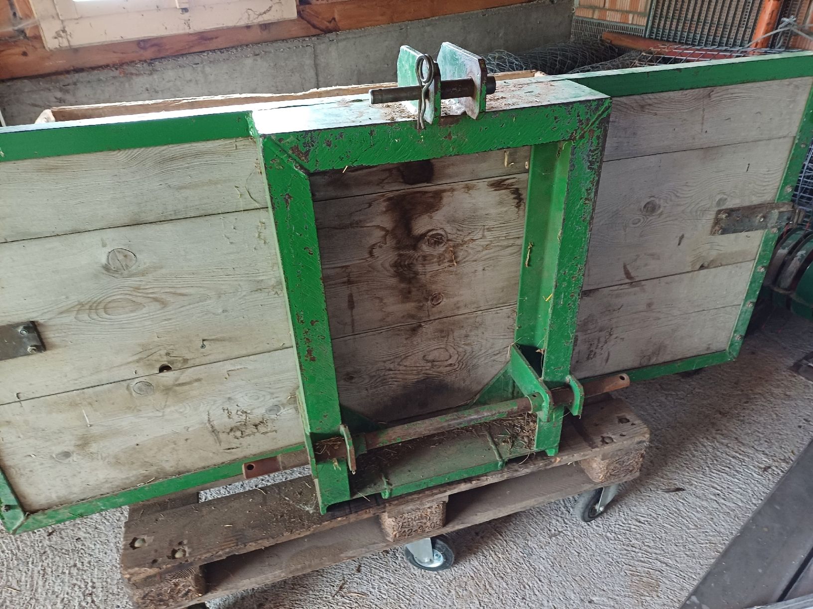 Tutte le macchine: Holzbrugli mit Palettengabel – Usato da St. Niklausen OW venduto da Baeri81 2