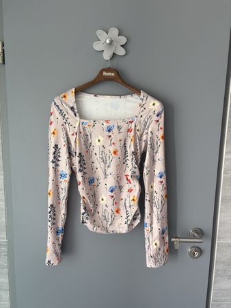 Top à manches longues fleuri taille M 