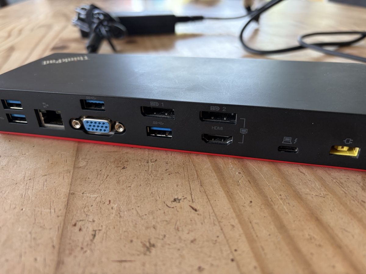 Lenovo Docking station: Lenovo ThinkPad Docking Station – Nuovo (secondo la descrizione) da Attalens venduto da doykati 2