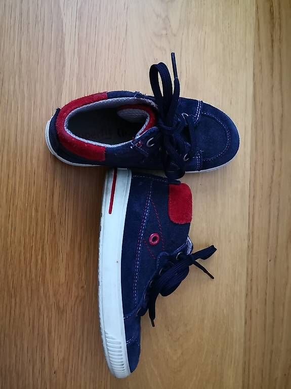 Schuhe für Jungen: Freizeit Schuhe Elefanten Grösse 26 – Gebraucht aus Ottenbach von Acki_la