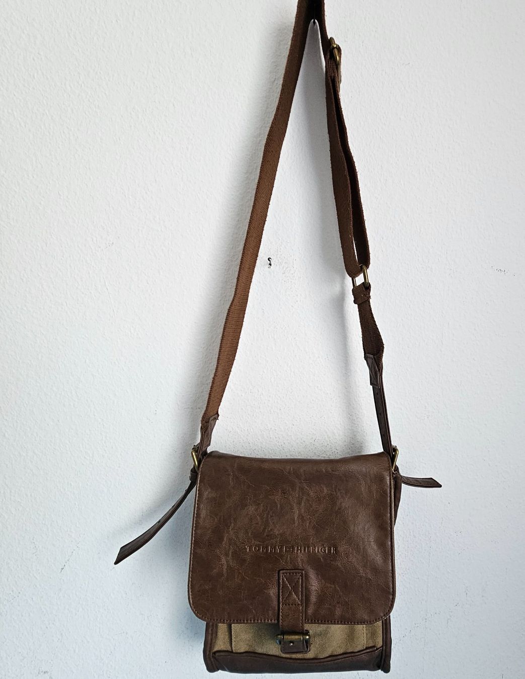 Tommy Hilfiger Taschen: ***TOMMY HILFIGER ***Umhängetasche leder – Gebraucht aus Bronschhofen von Xena37 2