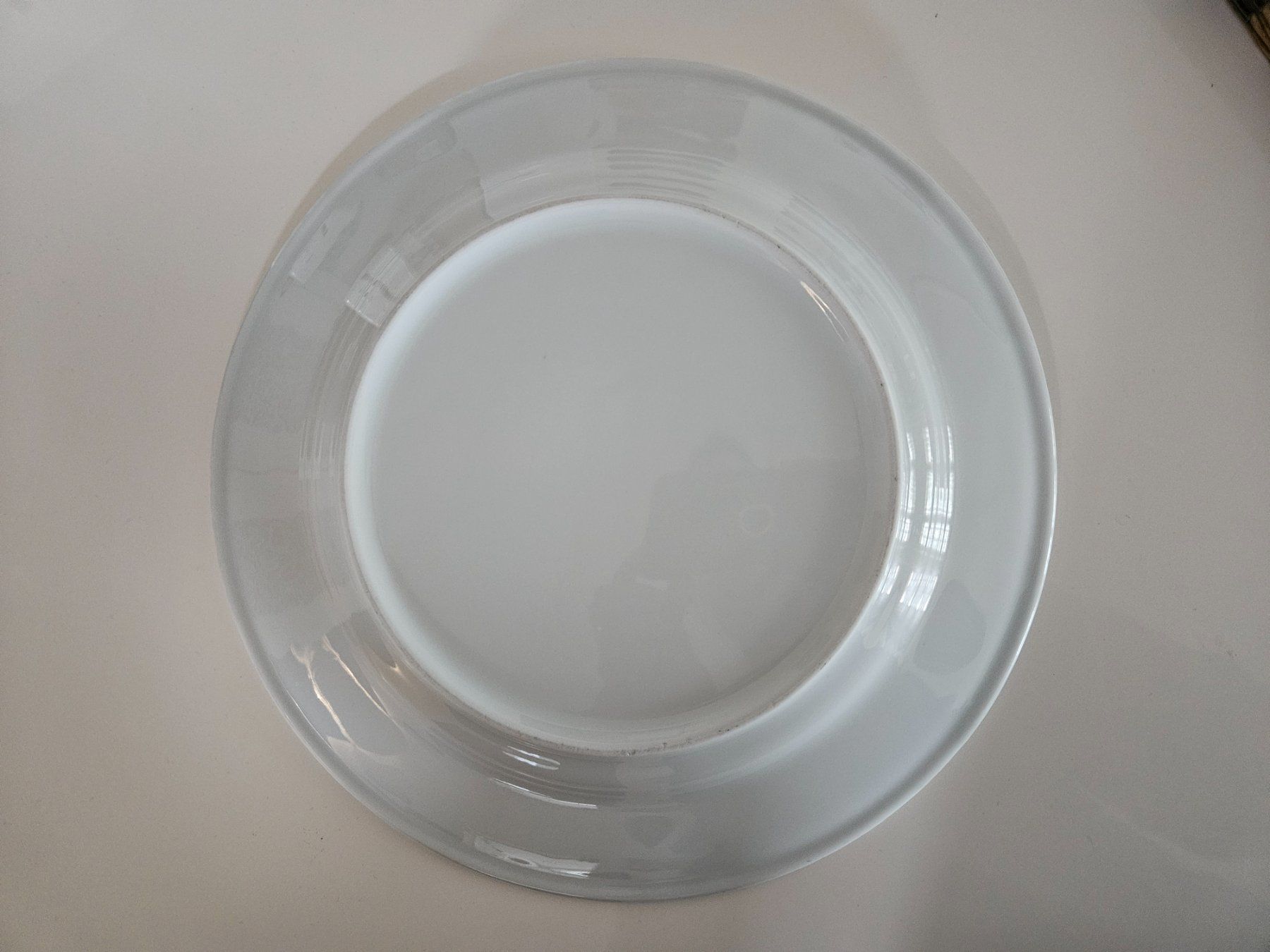 Piatti: 15 weisse Teller mit Dekor – Usato da Marthalen venduto da PeSch.03 2