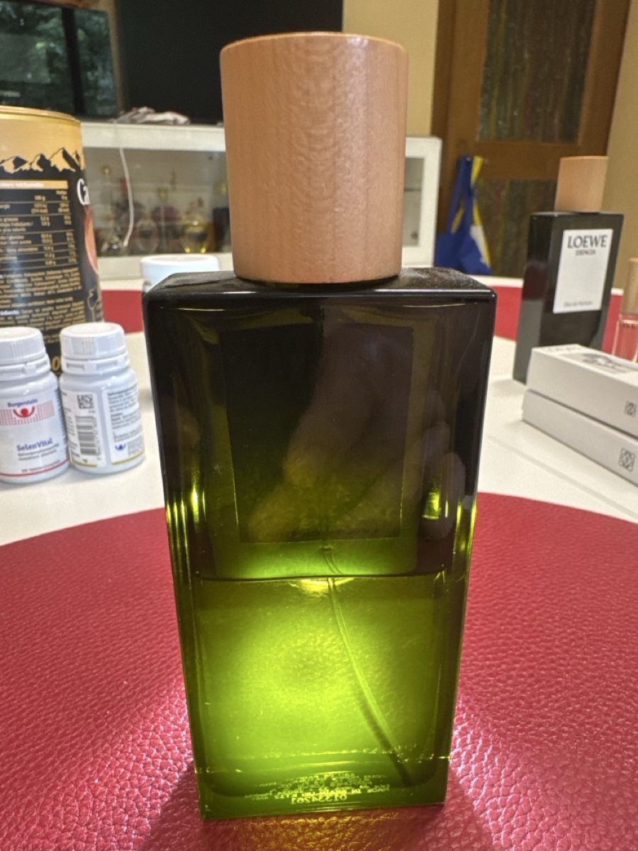 Loewe Profumi & Eau de Toilette: Loewe Esencia Eau de Parfum ca.50ml for Men – Usato da Viganello venduto da NicodemusRoger 1