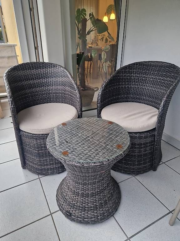 Set di tavolo e panche: Set tavolo e sedie giardino – Usato da Aurigeno venduto da dan_2xx2