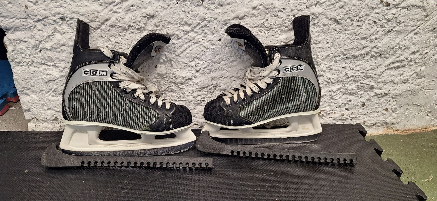 Ccm Pattini da ghiaccio: CCM Powerline 500 Schlittschuhe – Usato da Basel venduto da vicentemarti