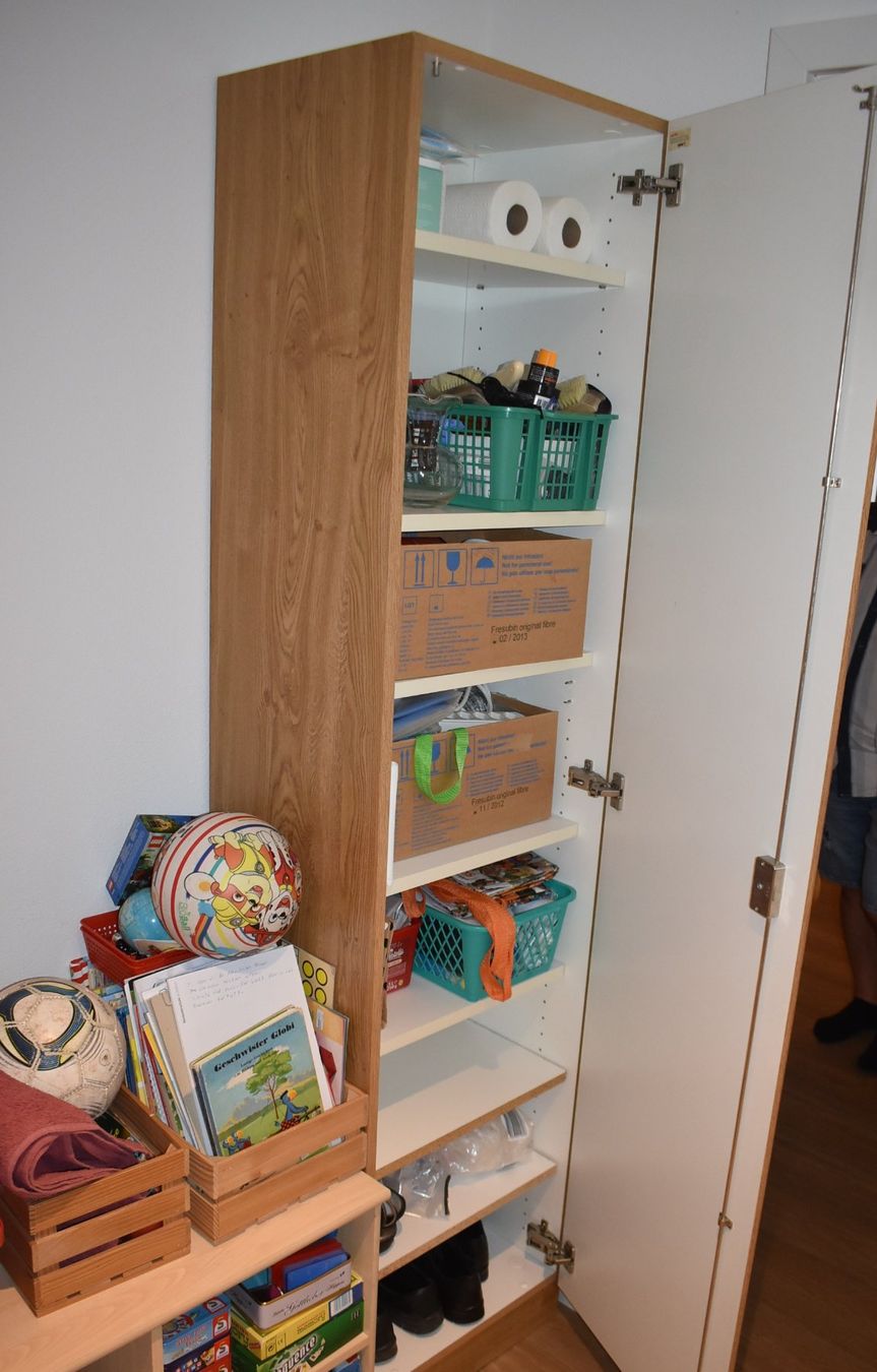 Armadi: 2x Kommode, Hochschrank und Garderobe – Usato da Schönenberg TG venduto da Scania10 4