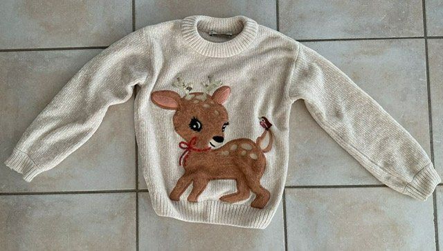 Pulls et sweat-shirts: 1 leichter Pullover und 1 kuschliger Pullover Gr. 128/134 – D'occasion à Eschenbach SG par Grummelzwerg 1