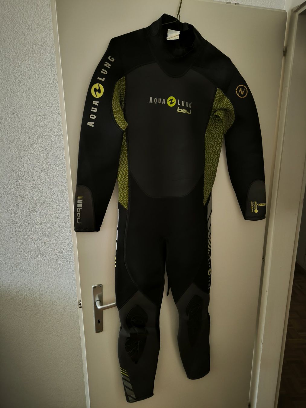 Tauchanzüge: Combinaison Plongee aqualung 3mm – Gebraucht aus Fribourg von Waret