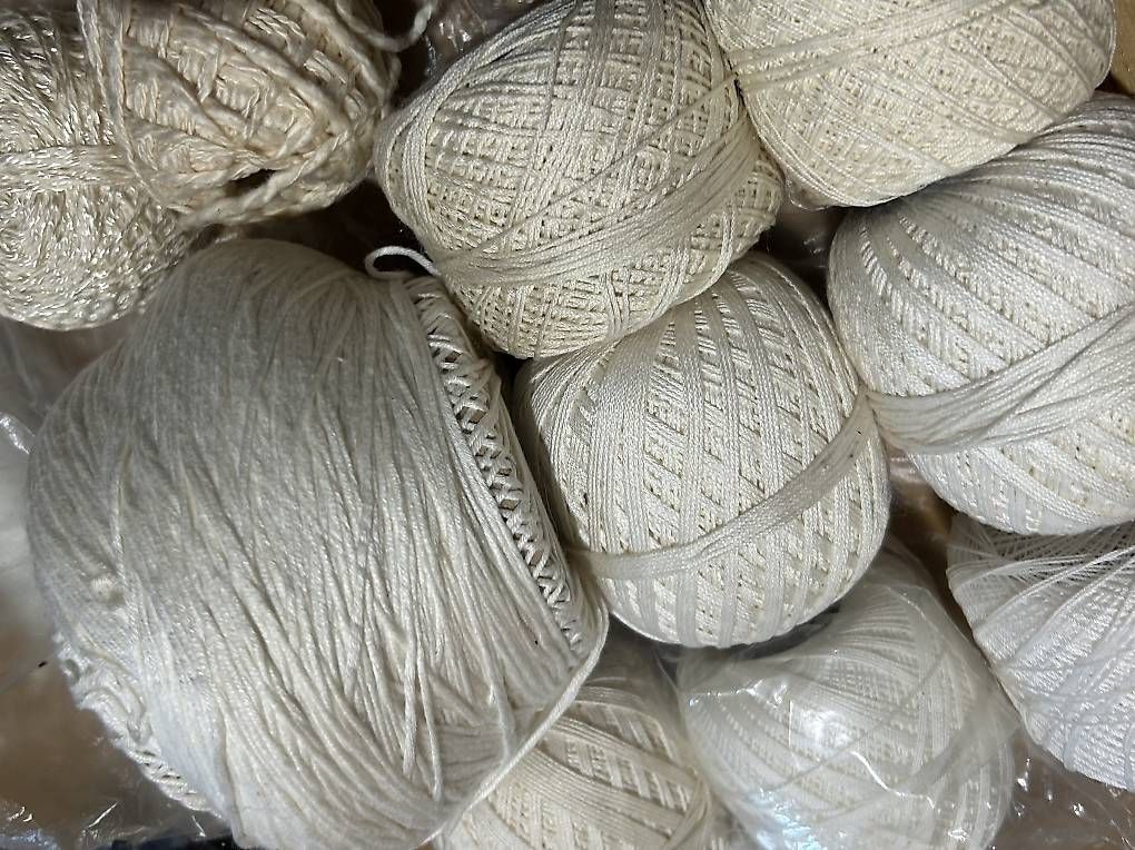 Lana: 10 Knäuel Garn  – Nuovo e nell'imballaggio originale da Frauenfeld venduto da Irene.Schuppli 1