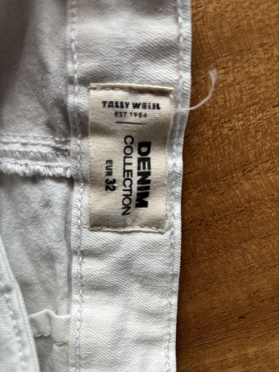 Tally Weijl Pantaloni: Denim Hotpants – Usato da Seewen venduto da dvh05 2