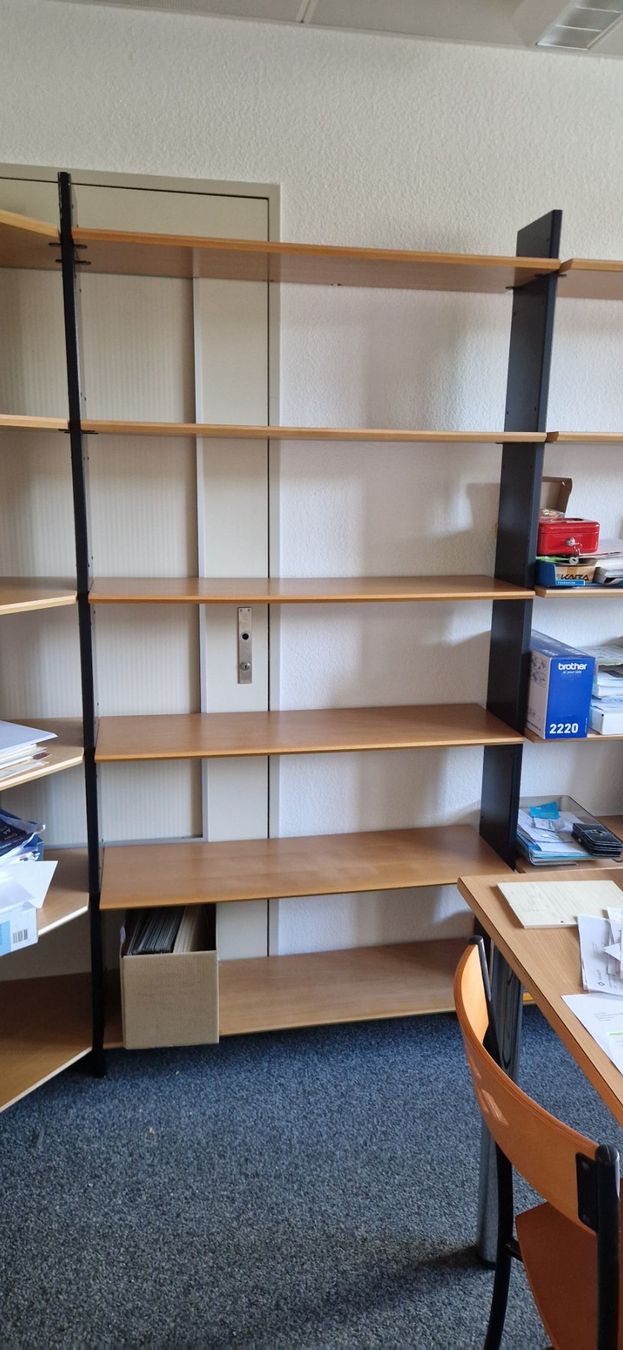 Scaffali: Komplette Büroeinrichtung – Usato da Tann venduto da PizPlata 1
