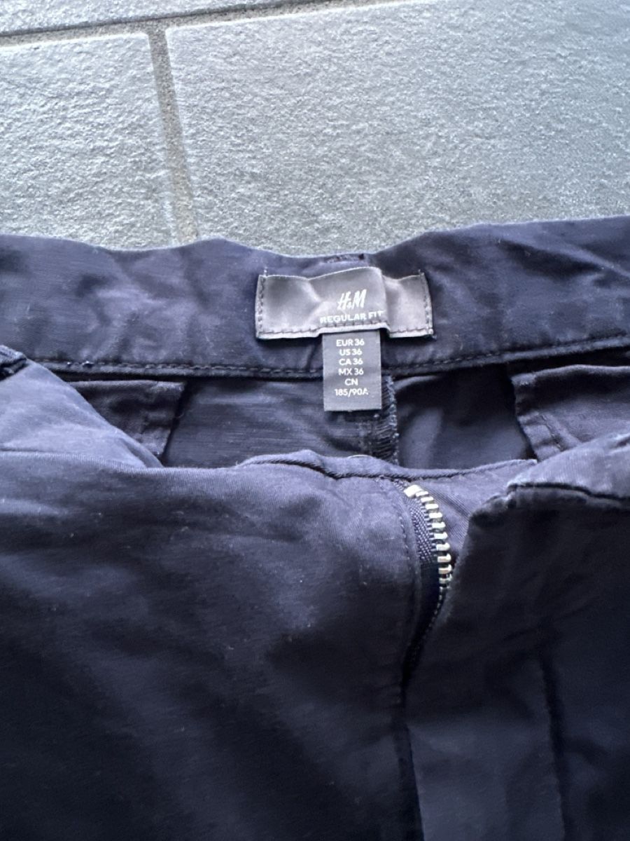 H&M Hosen: H&M Shorts marineblau Gr. 36 – Gebraucht aus Wileroltigen von torro11 1