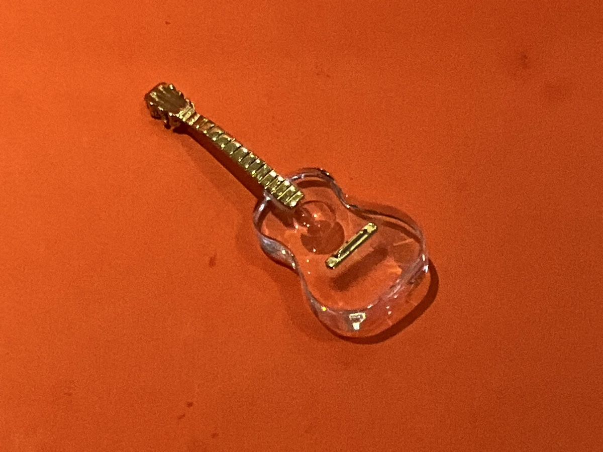 Swarovski Figuren: Swarovski Gitarre  – Neu (gemäss Beschreibung) aus Oberglatt ZH von Multimix