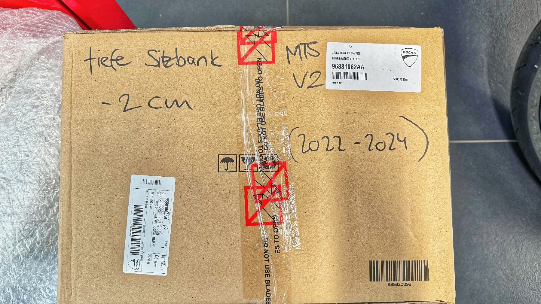 Ducati Tutti i ricambio per moto: Ducati Multistrada V2 Sitzbank niedrig -20mm – Nuovo e nell'imballaggio originale da Schaenis venduto da Seliner_corse 3