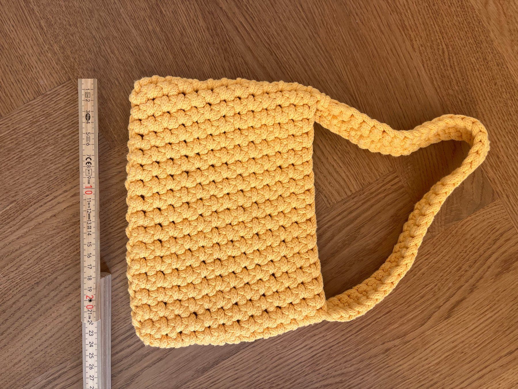 Taschen für Damen: Selbstgehäkelte Tasche gelb – Gebraucht aus Zürich von samatu 1