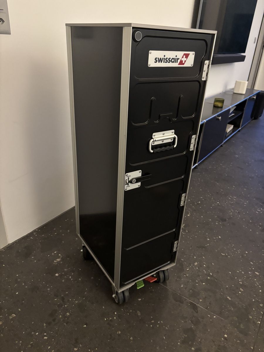 Swissair Sonstiges zu Aviatik: Swiss Air Trolley Schwarz – Gebraucht aus Fraubrunnen von Siegl1994 1