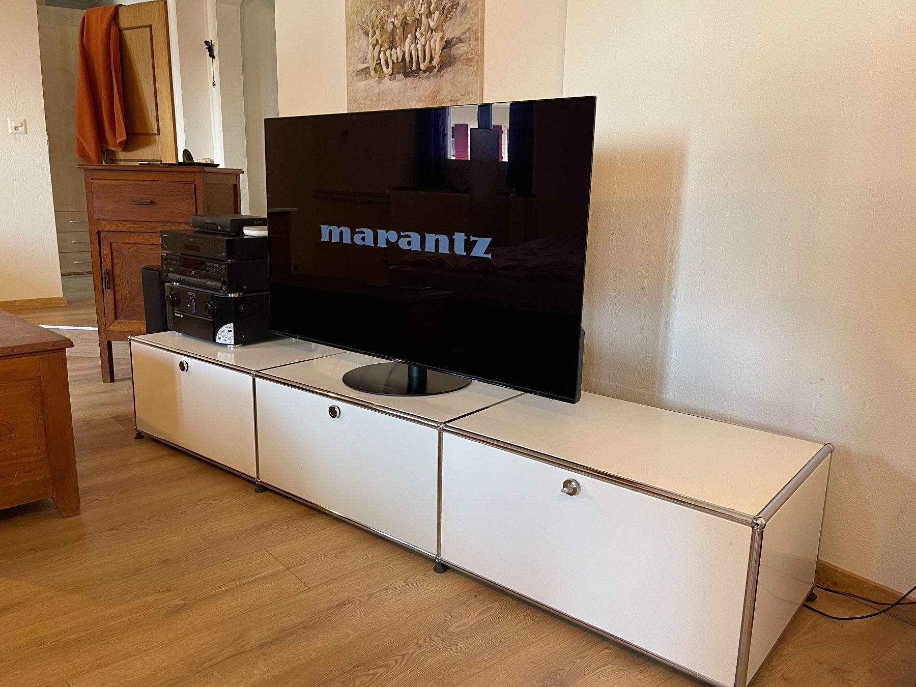 USM Mobili TV: USM  TV Lowboard  Weiss Lieferung Gratis – Usato da Thun venduto da Thuno6