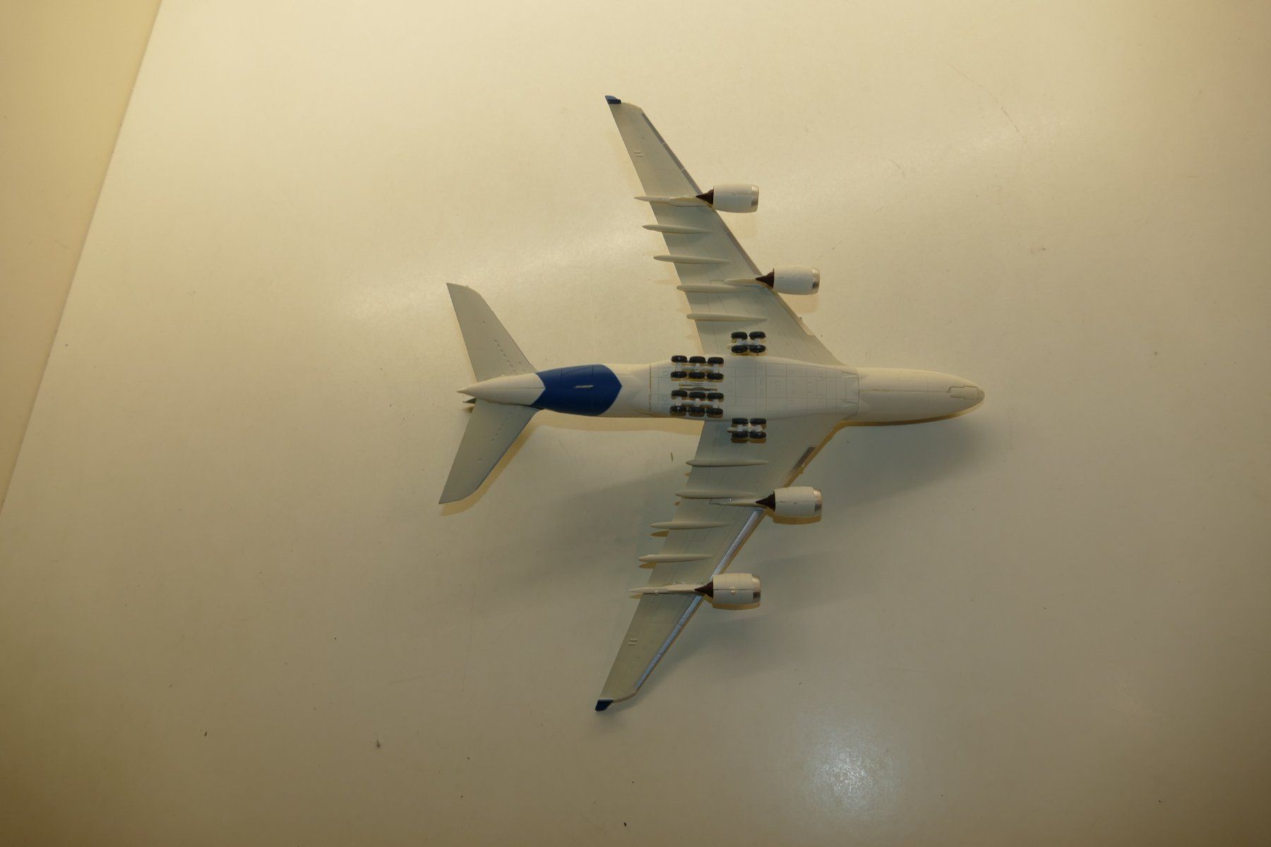 Kit di modellismo & Modellini statici: Flugzeugmodell: Airbus A380 blau/weiss – Usato da Niederhasli venduto da rail-duerst 5