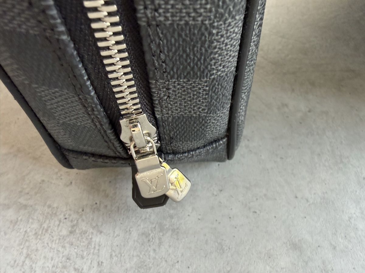 Louis Vuitton Taschen: Louis Vuitton Kulturtasche Leder 22cm – Gebraucht aus Bubikon von Mtr1608 3