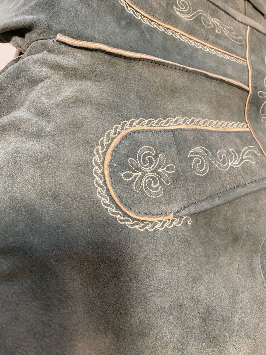 Pantaloni: Grüne Lederhose Gr. 48 bestickt – Usato da Horgen venduto da Friedrichsf 2