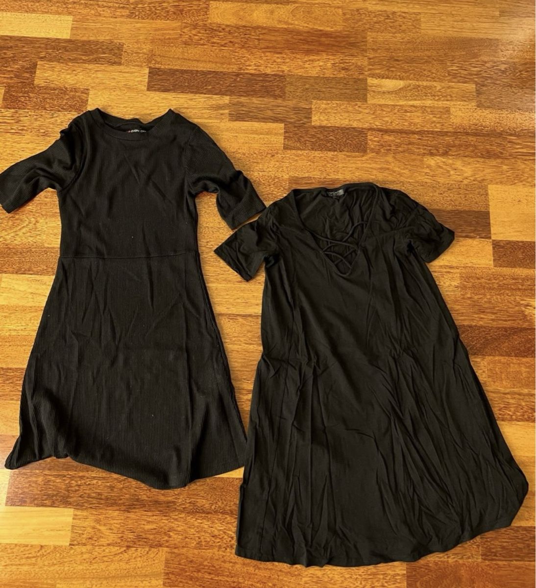 Vestiti: 2 Schwarze Kleider XS – Usato da Urdorf venduto da alnalo