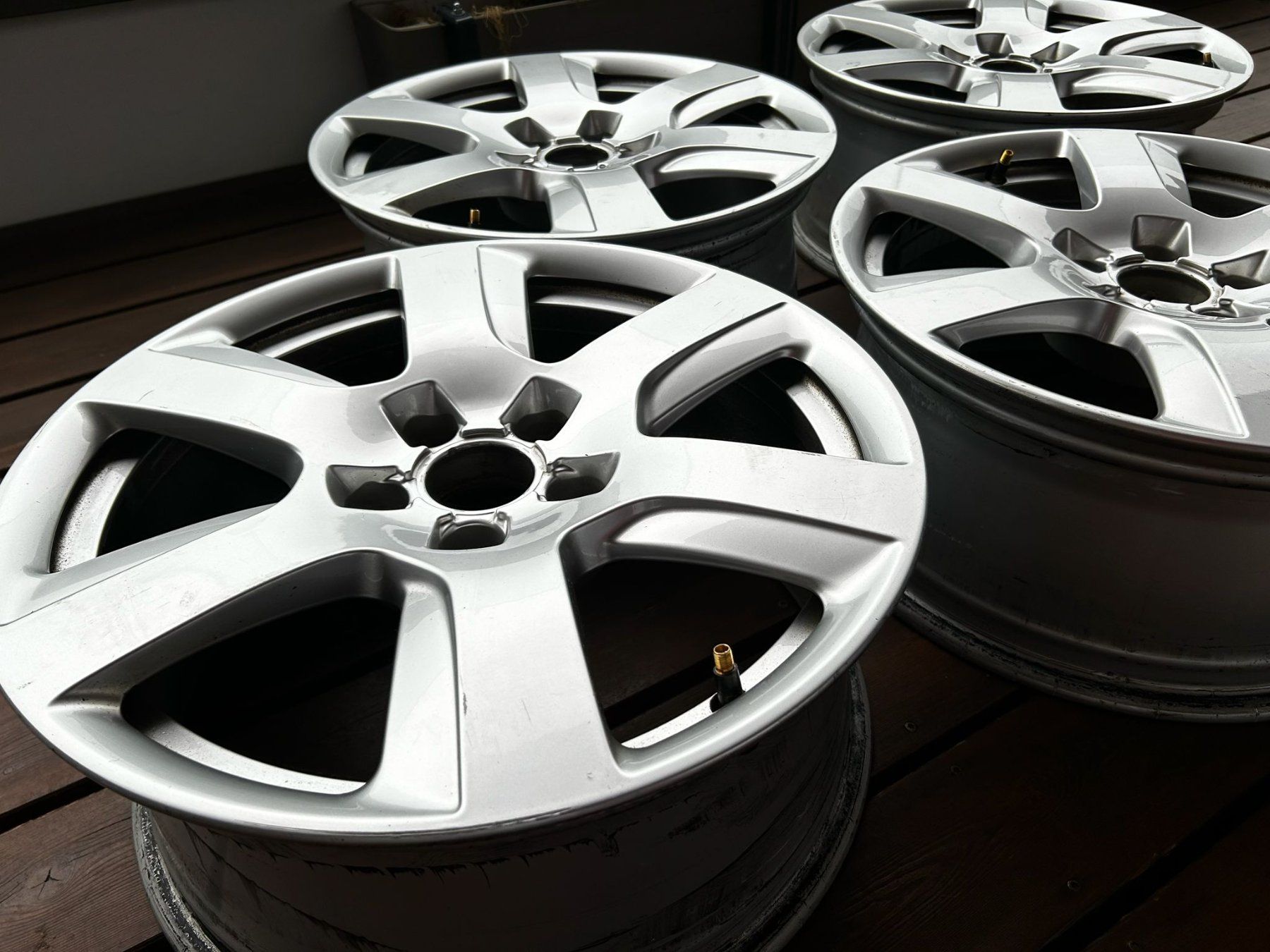 Audi Cerchioni: 4x Original Audi Alufelgen 17" – Usato da Schwyz venduto da Alexpapa 1