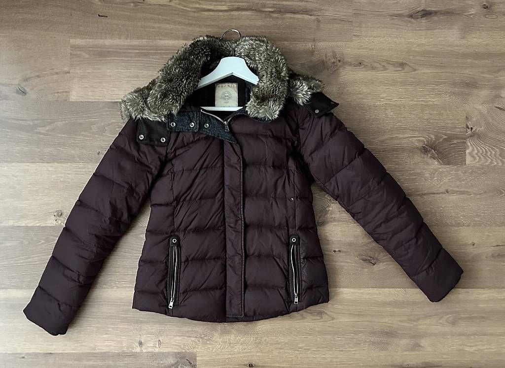 Esprit Giacche: Esprit Daunenjacke - Grösse 34 - Bordeaux – Usato da Langenthal venduto da nic_p7qy
