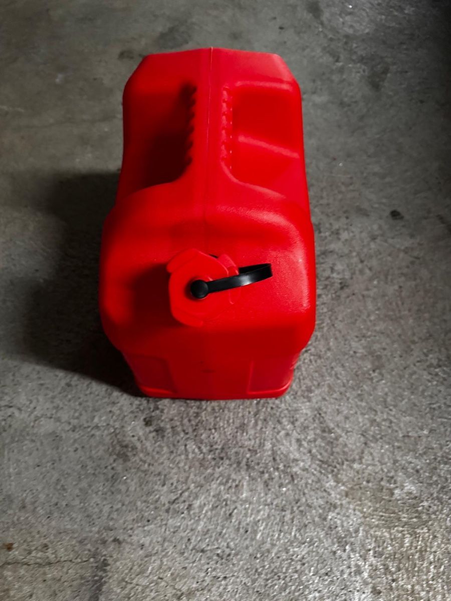 Taniche per benzina: Bidon essence rouge 20 litres  – Nuovo (secondo la descrizione) da Bellevue venduto da Doliveirajo7