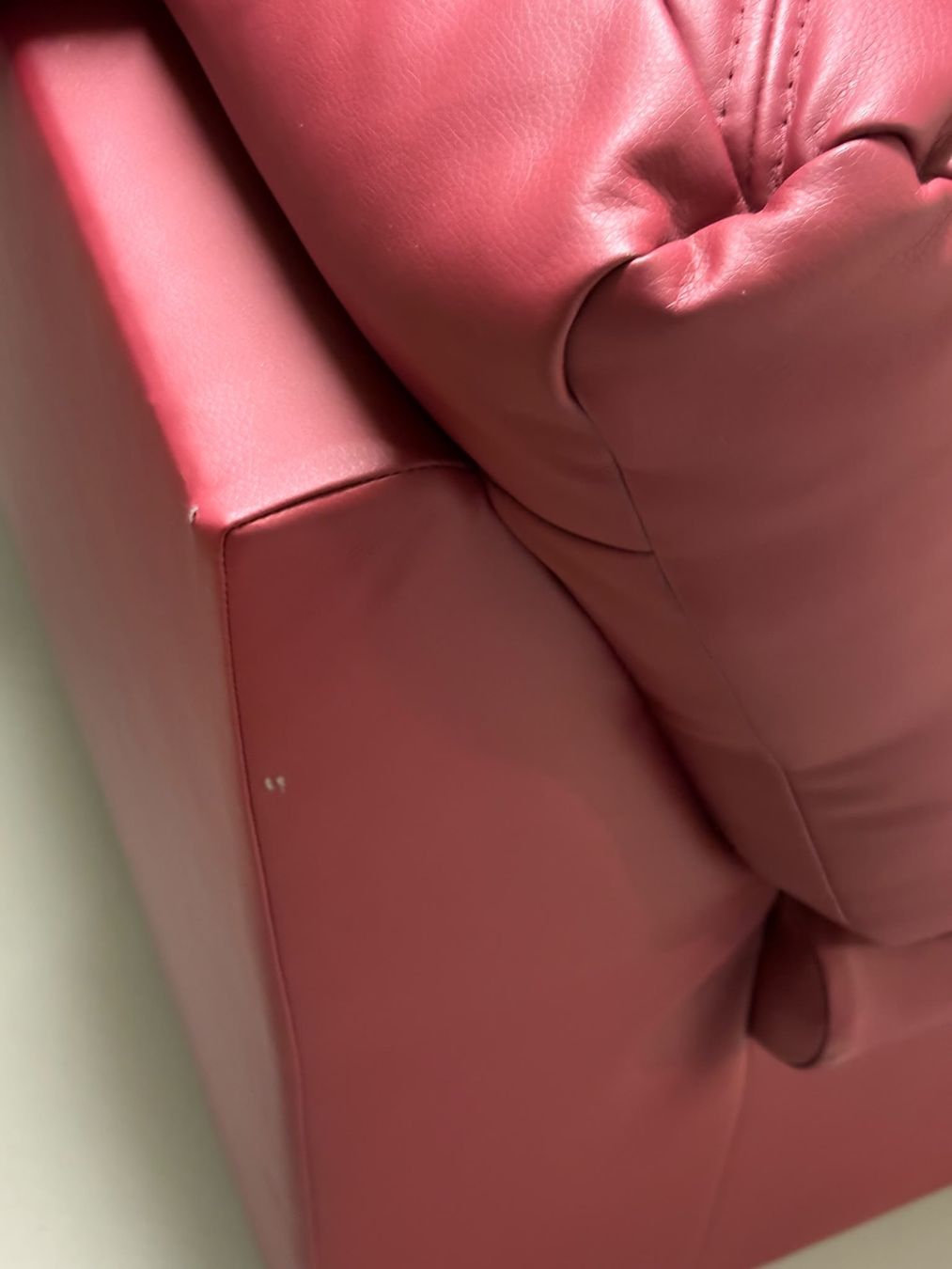 Sofas: 2er Sofa Kunstleder rot – Gebraucht aus Bern von deadowl 3