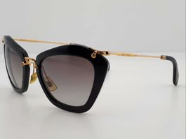 Miu Miu - Cat Eye Black with Gold Tone Temples - Sonnenbrill