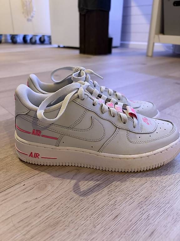 Scarpe da donna: Air Force 1 Grau/Pink – Usato da Sirnach venduto da lam_9dpr 1