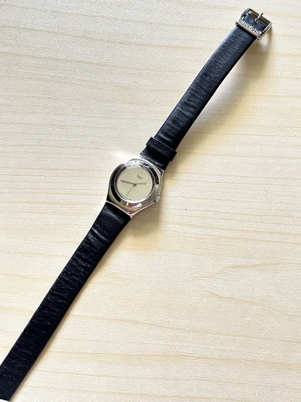 Swatch Orologi: Swatch Damenuhr Lederarmband Silberfarben – Usato da Grenchen venduto da chththl 2
