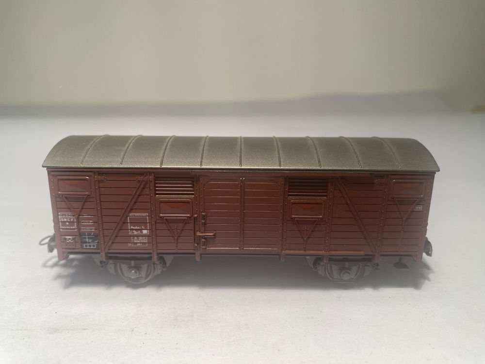 ROCO, Geschlossener Güterwagen braun SNCF DC Achsen 2